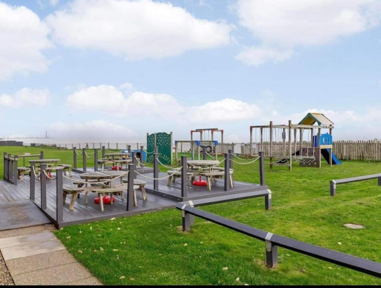 Villa Sea View 3-Bed Heated Pool Eat Bar Kids Park 로웨스터프 외부 사진
