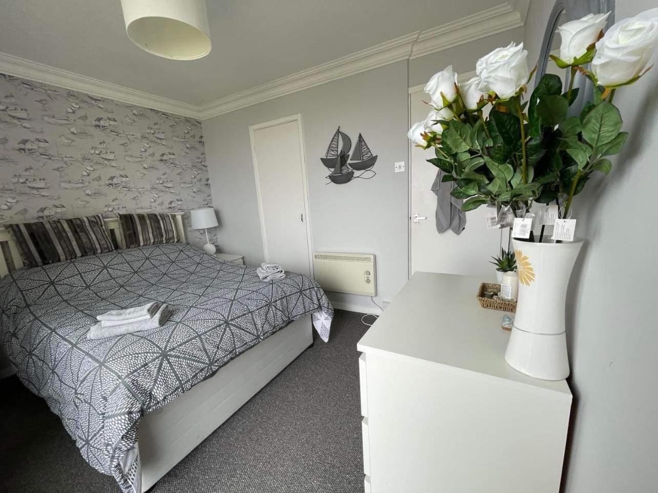 Villa Sea View 3-Bed Heated Pool Eat Bar Kids Park 로웨스터프 외부 사진