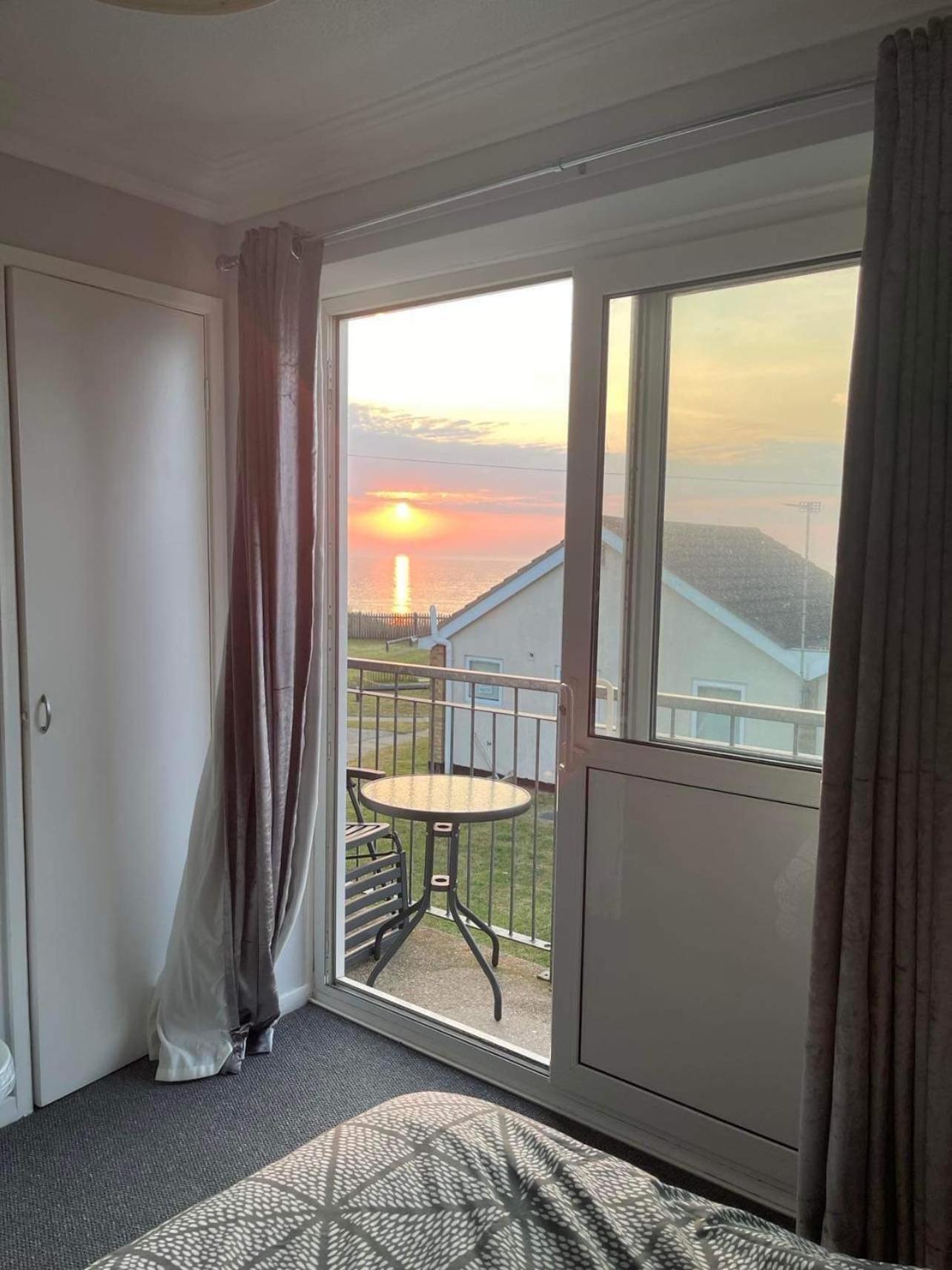 Villa Sea View 3-Bed Heated Pool Eat Bar Kids Park 로웨스터프 외부 사진